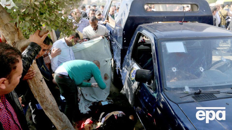 Врачи безуспешно пытались реанимировать одного из полицейских