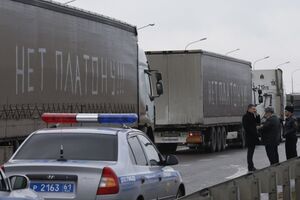 Протестующих дальнобойщиков пытаются не пропустить в Москву полицейские