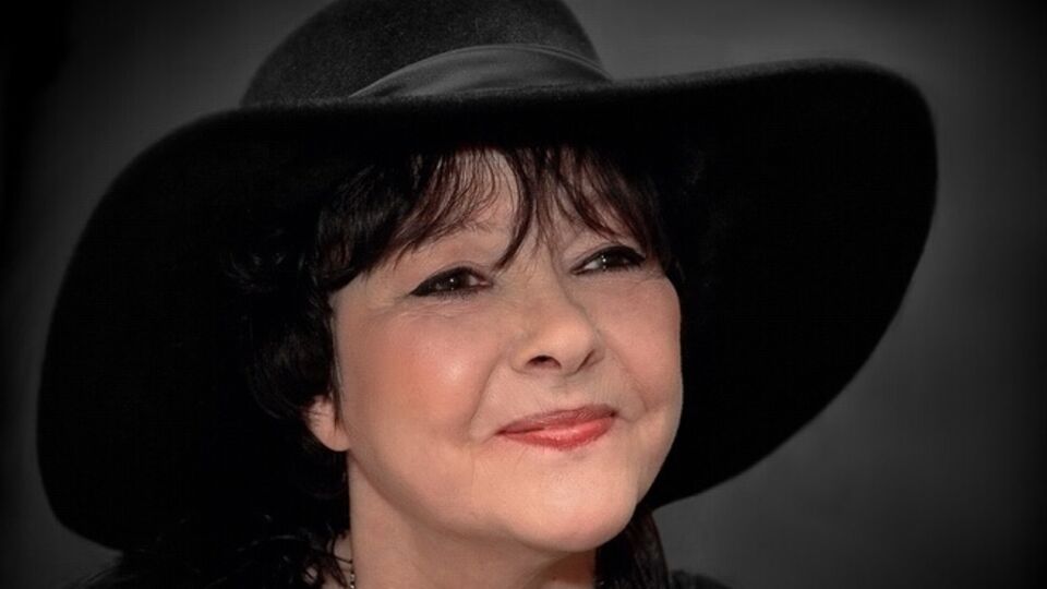 Поэзия Ахмадулиной привносила в художественные фильмы яркую лирическую и философскую ноту