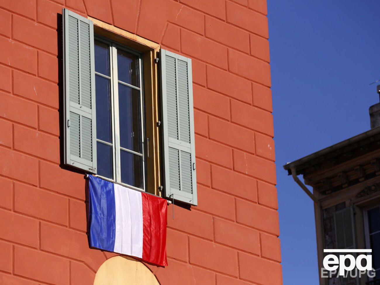 Расследование теракта в Париже продолжается