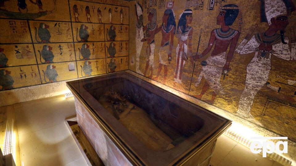 Ученый: Погребальная маска фараона предназначалась Нефертити