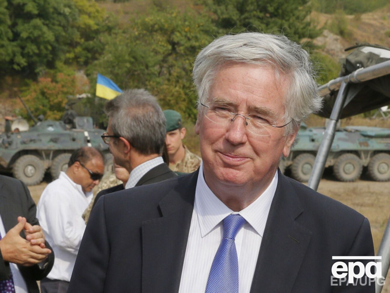 Фэллон призвал продолжить бомбардировки в Сирии