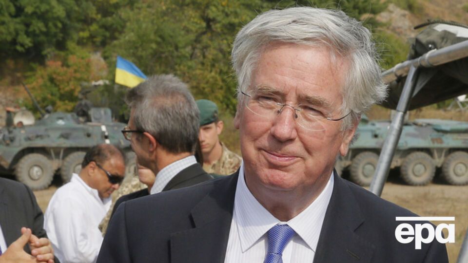 Фэллон призвал продолжить бомбардировки в Сирии