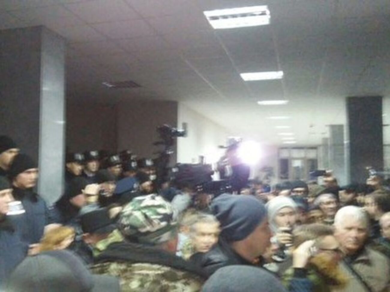 В здание горсовета Кривого Рога прорвались митингующие