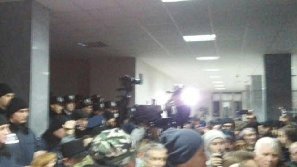 В здание горсовета Кривого Рога прорвались митингующие