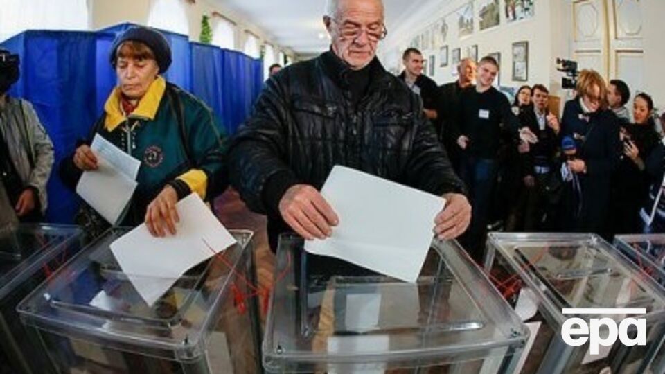 В середине дня в Мариуполе проголосовало не более четверти избирателей