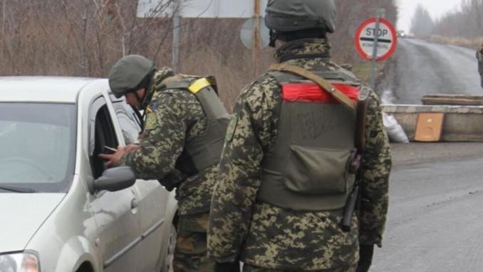 Раненного боевиками "ДНР" мужчину спасли украинские пограничники