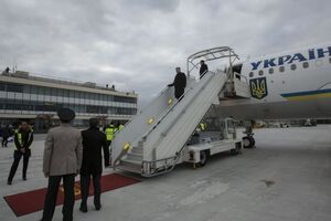 Порошенко прибыл во Францию