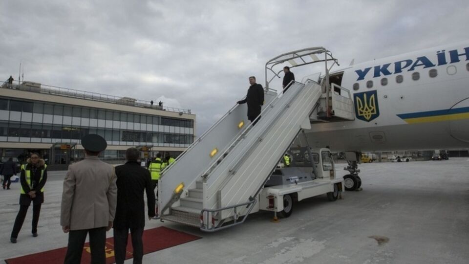 Порошенко прибыл во Францию