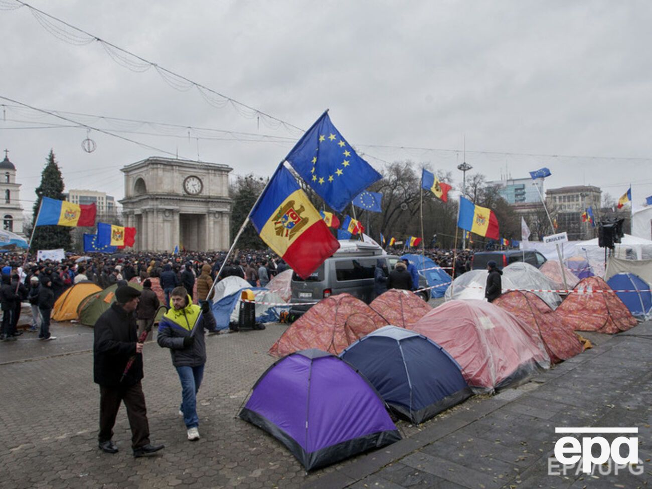 На проспекте Штефана Чел Маре в Кишиневе вновь появились палатки