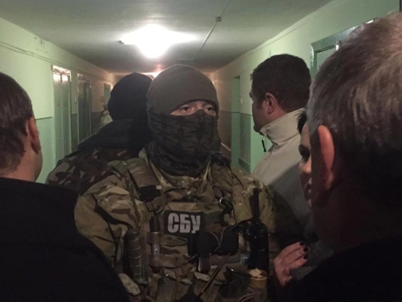 Спецназовцы СБУ не пропускают к госпитализированному с высоким давлением Корбану адвокатов, журналистов и народных депутатов