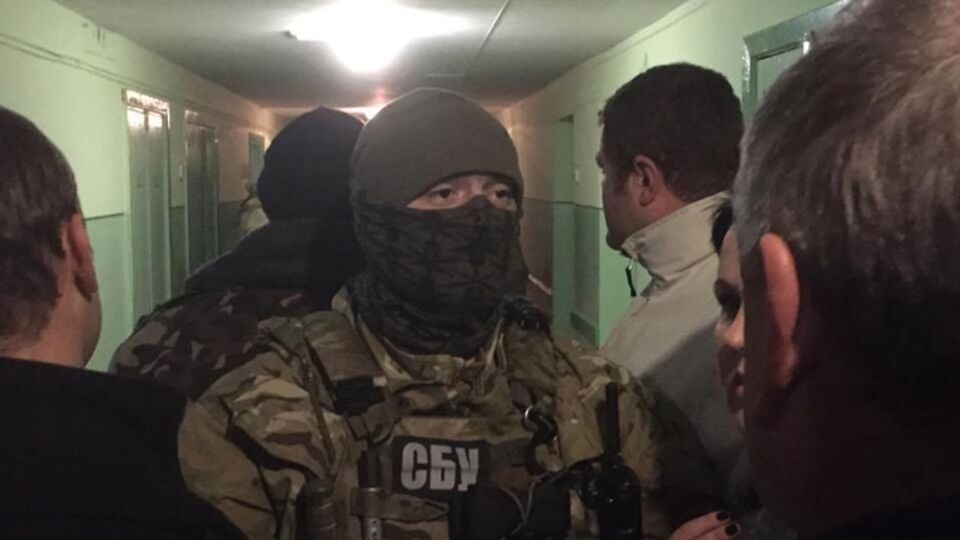 Спецназовцы СБУ не пропускают к госпитализированному с высоким давлением Корбану адвокатов, журналистов и народных депутатов