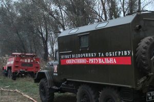 Уже несколько недель украинские спасатели круглосуточно борются с торфяниками