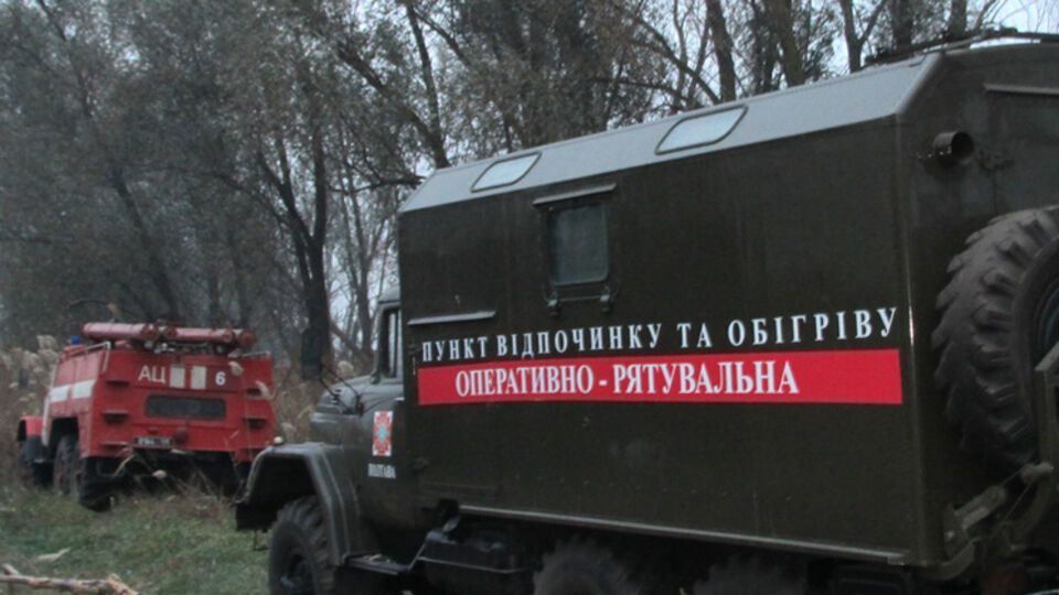 Уже несколько недель украинские спасатели круглосуточно борются с торфяниками