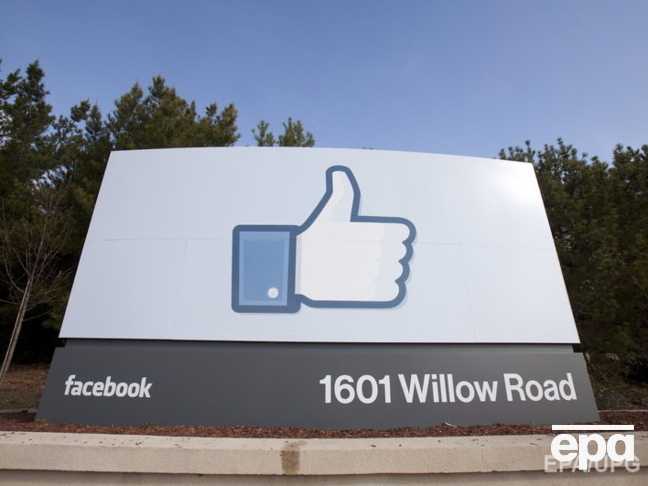 Пользователи Facebook чаще просматривают ленту, чем что-то размещают, отметили эксперты