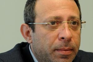 С Корбаном работает следователь