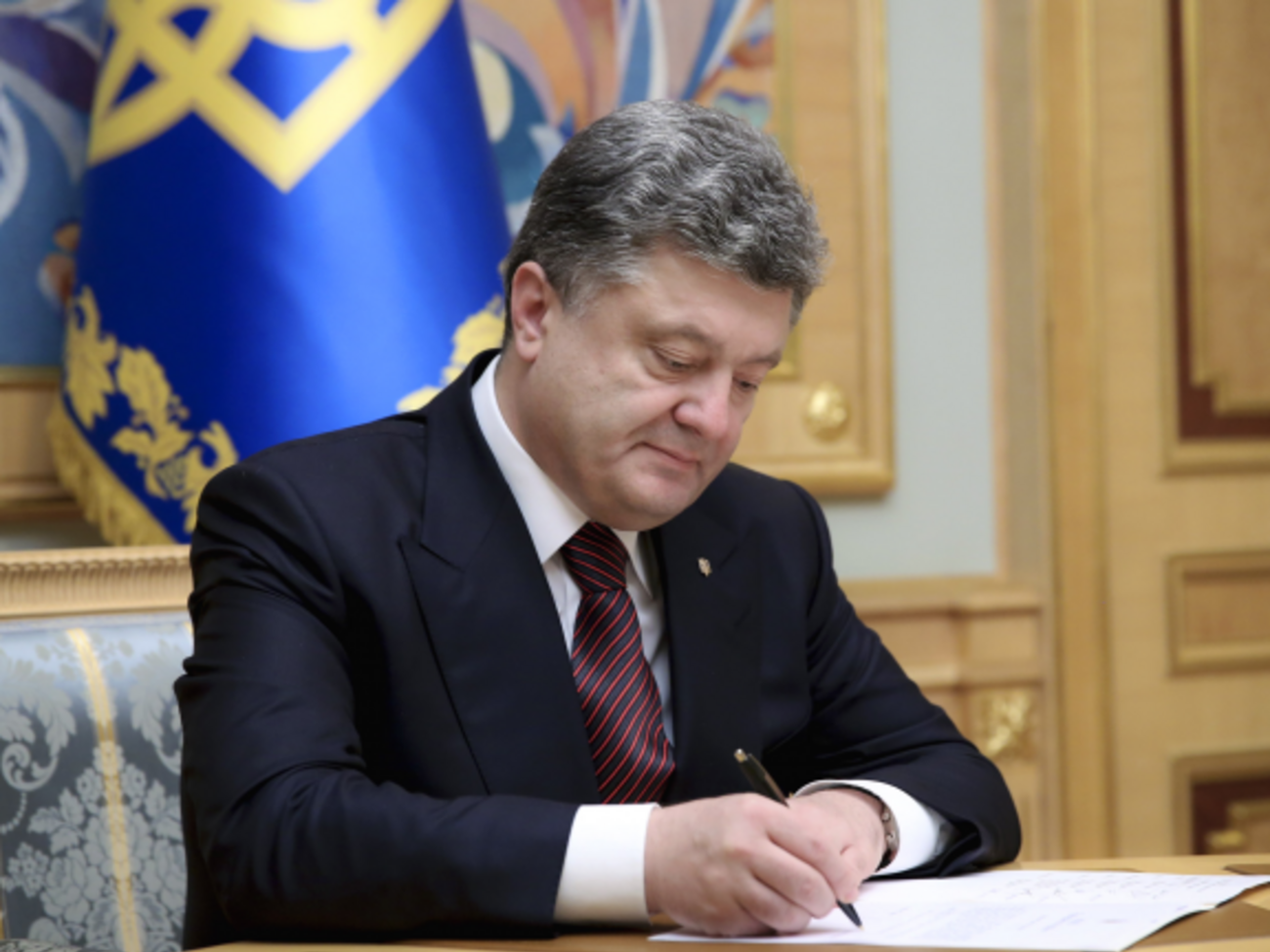 Порошенко подписал закон об иностранцах в рядах ВСУ