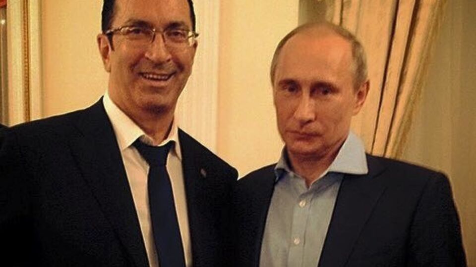 Буйнов показал Седюку свое фото с Путиным и обратился в защиту геев