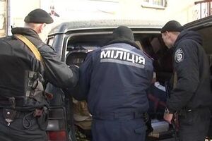 По мнению Терещука, изъятое оружие предназначалось для драки и массовых беспорядков