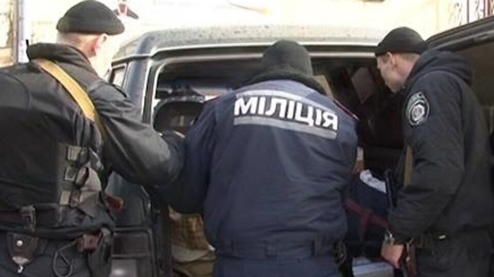 По мнению Терещука, изъятое оружие предназначалось для драки и массовых беспорядков