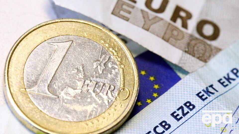 Нацбанк укрепил курс гривны к евро