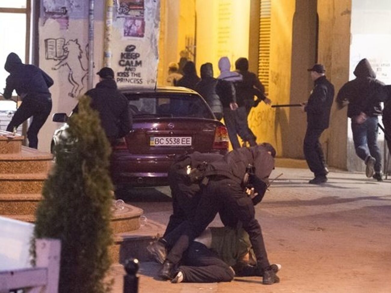 Некоторых участников драки во Львове задержала полиция