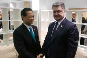 В Париже Порошенко встретился с премьером Вьетнама