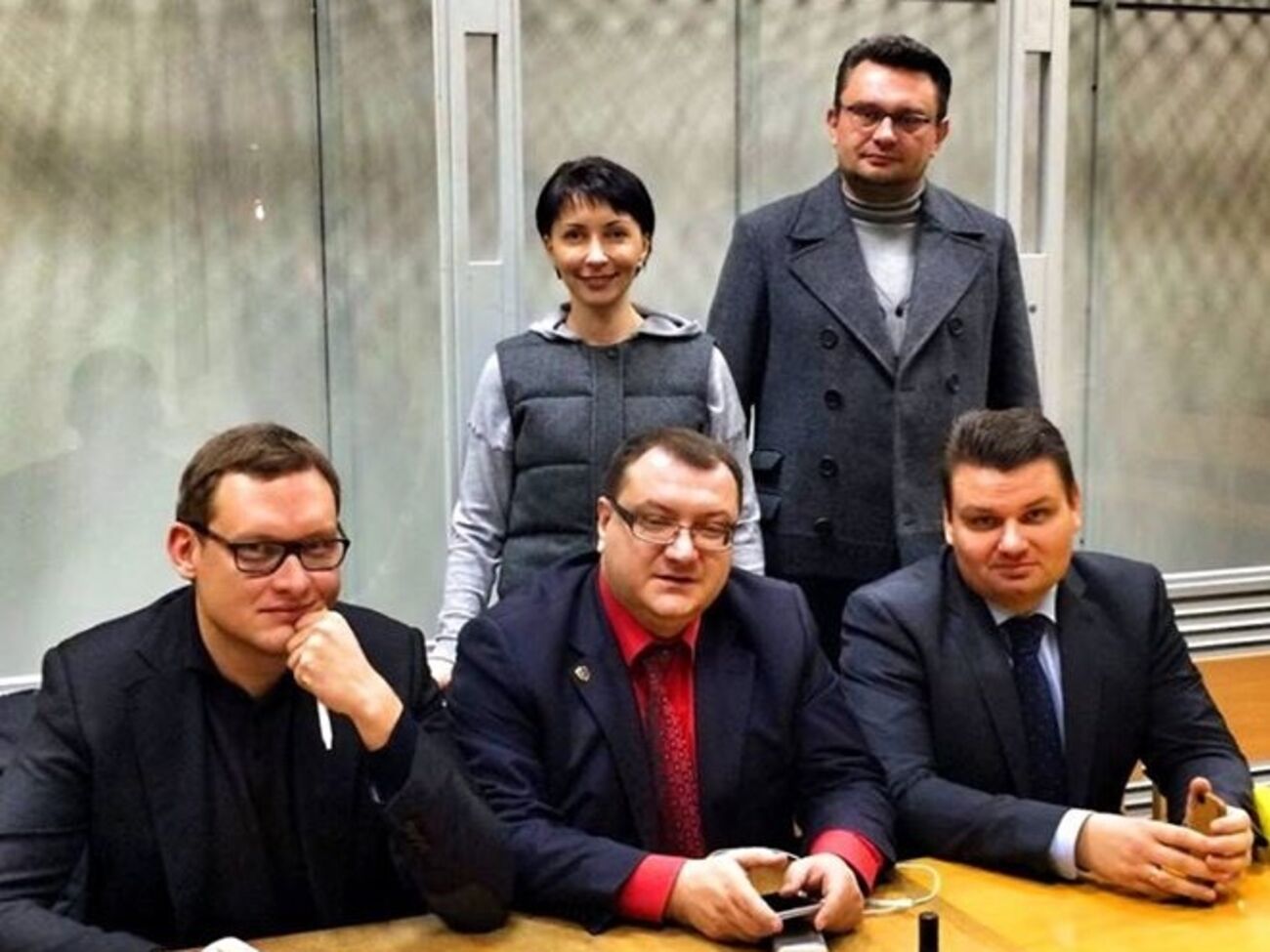 Юрий Иващенко (в первом ряду справа) на заседании суда по избранию ему меры пресечения