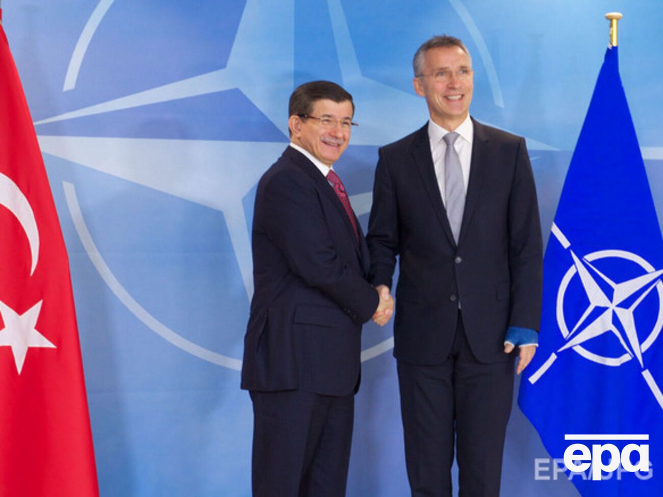 Столтенберг встретился с премьером Турции