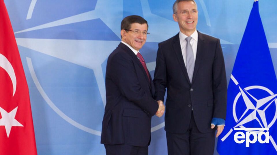 Столтенберг встретился с премьером Турции