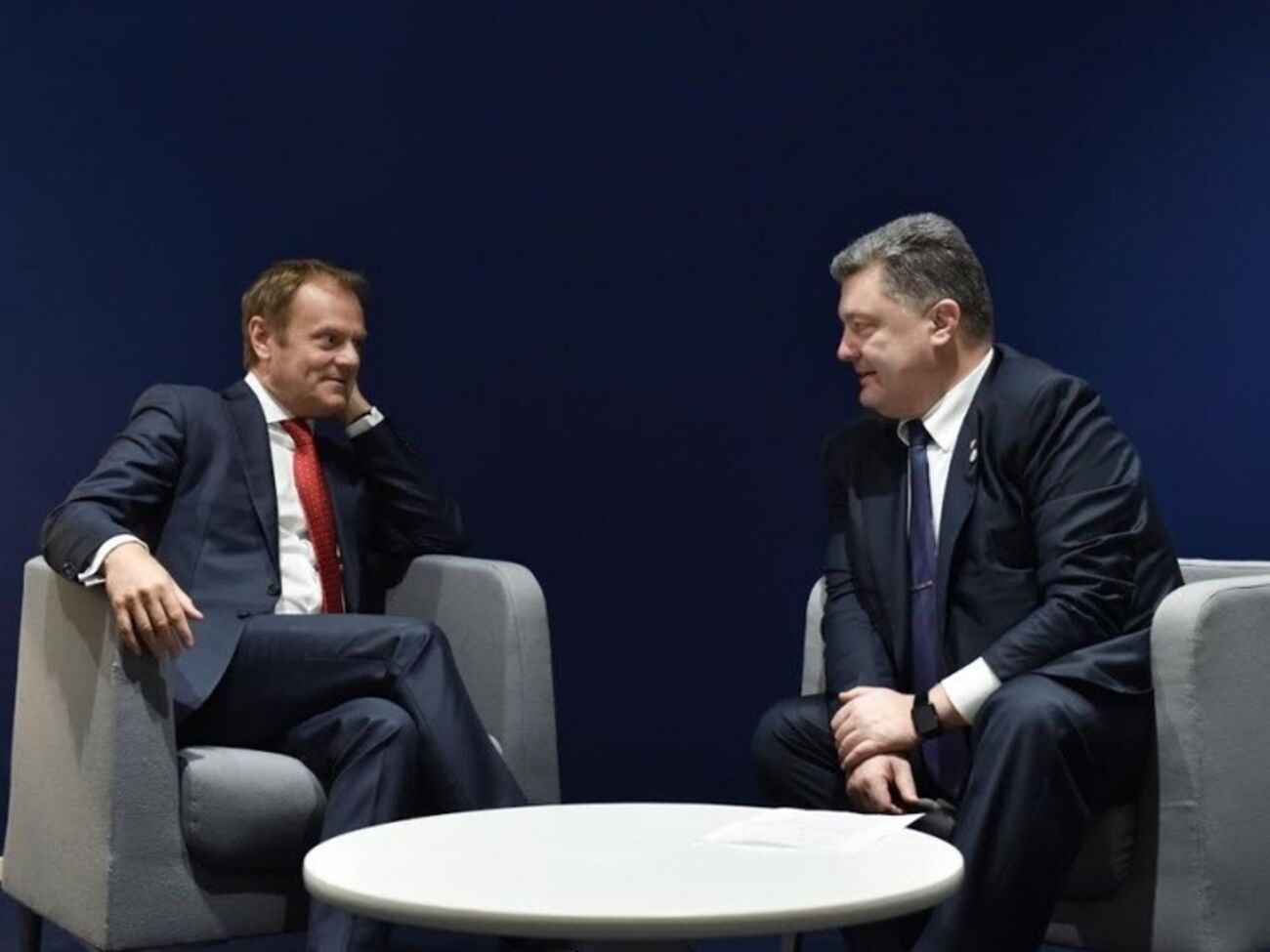 В Париже Порошенко провел встречу с Туском