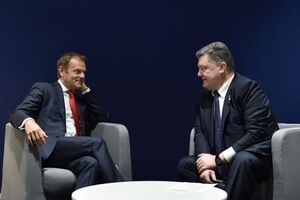 В Париже Порошенко провел встречу с Туском