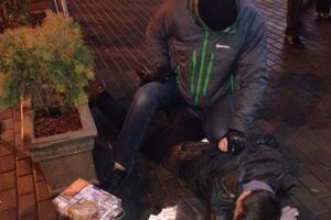 Подозреваемых задержали с сумками, полными денег
