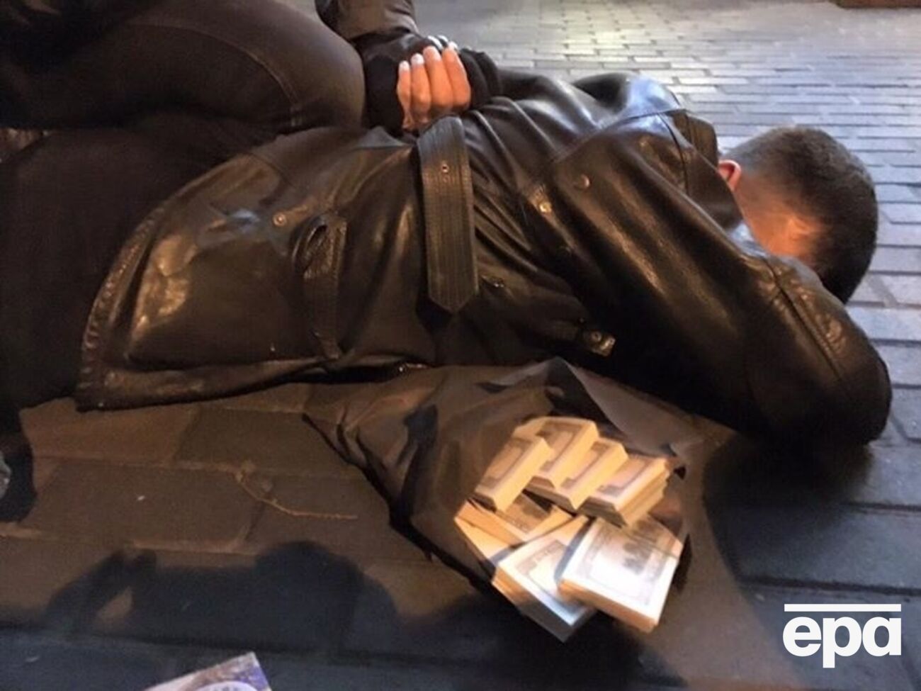 Геращенко:&nbsp;Родственник Сергея Кивалова &ndash;&nbsp;это был небожитель, вершитель судеб!&nbsp;А сейчас он лежит мордой на асфальте!