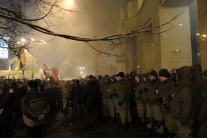 Правоохранители оцепили входы в офисное здание