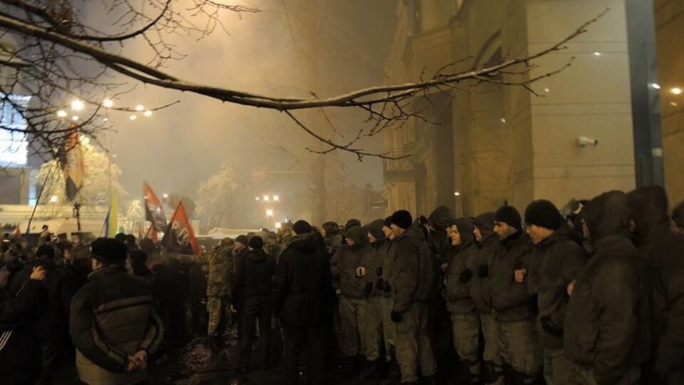 Правоохранители оцепили входы в офисное здание