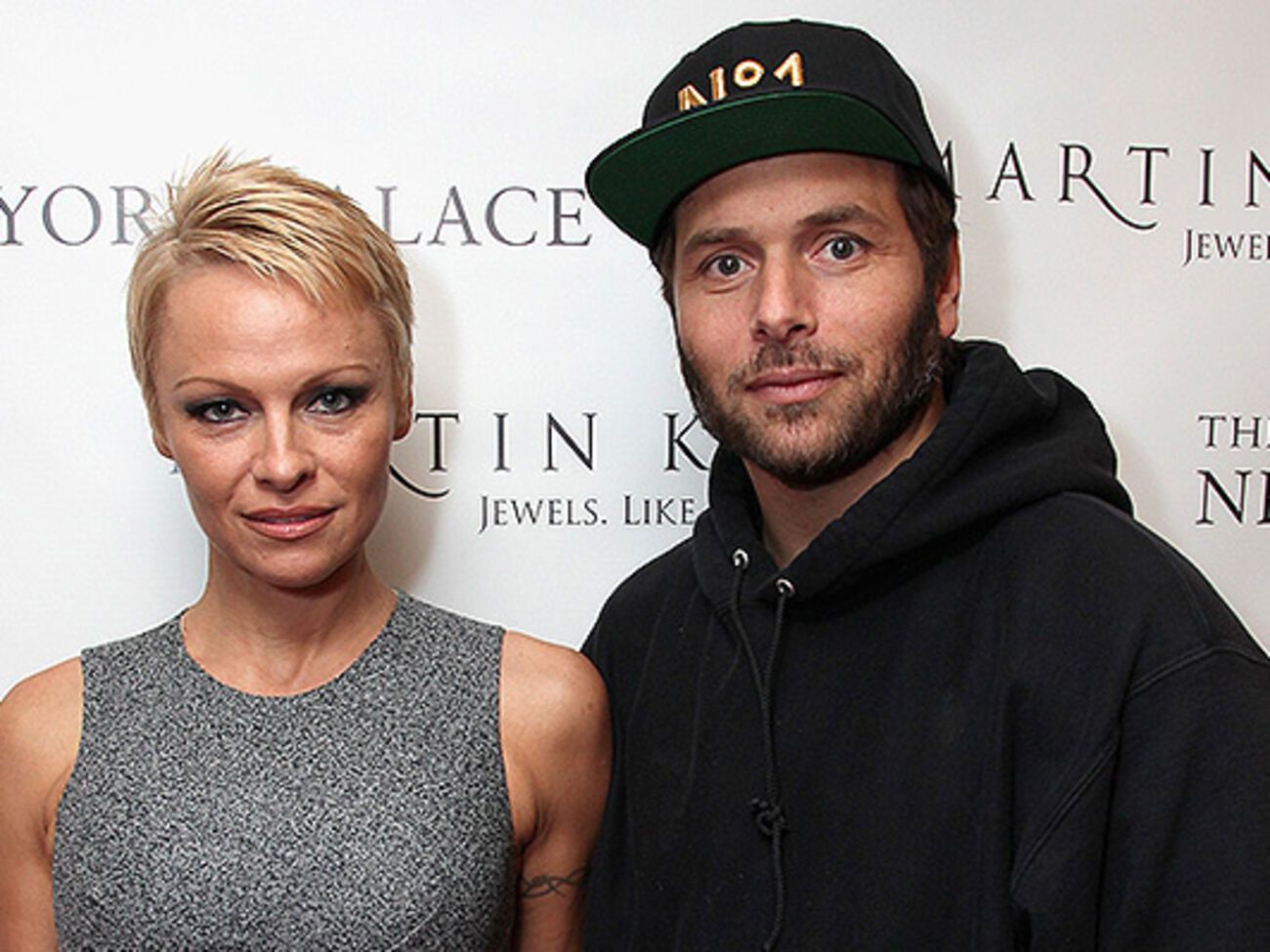 Памелу Андерсон не смутил первый брак с Риком Салмоном, который продержался два месяца. Она вышла за него замуж второй раз, но попытка не оказалась удачной