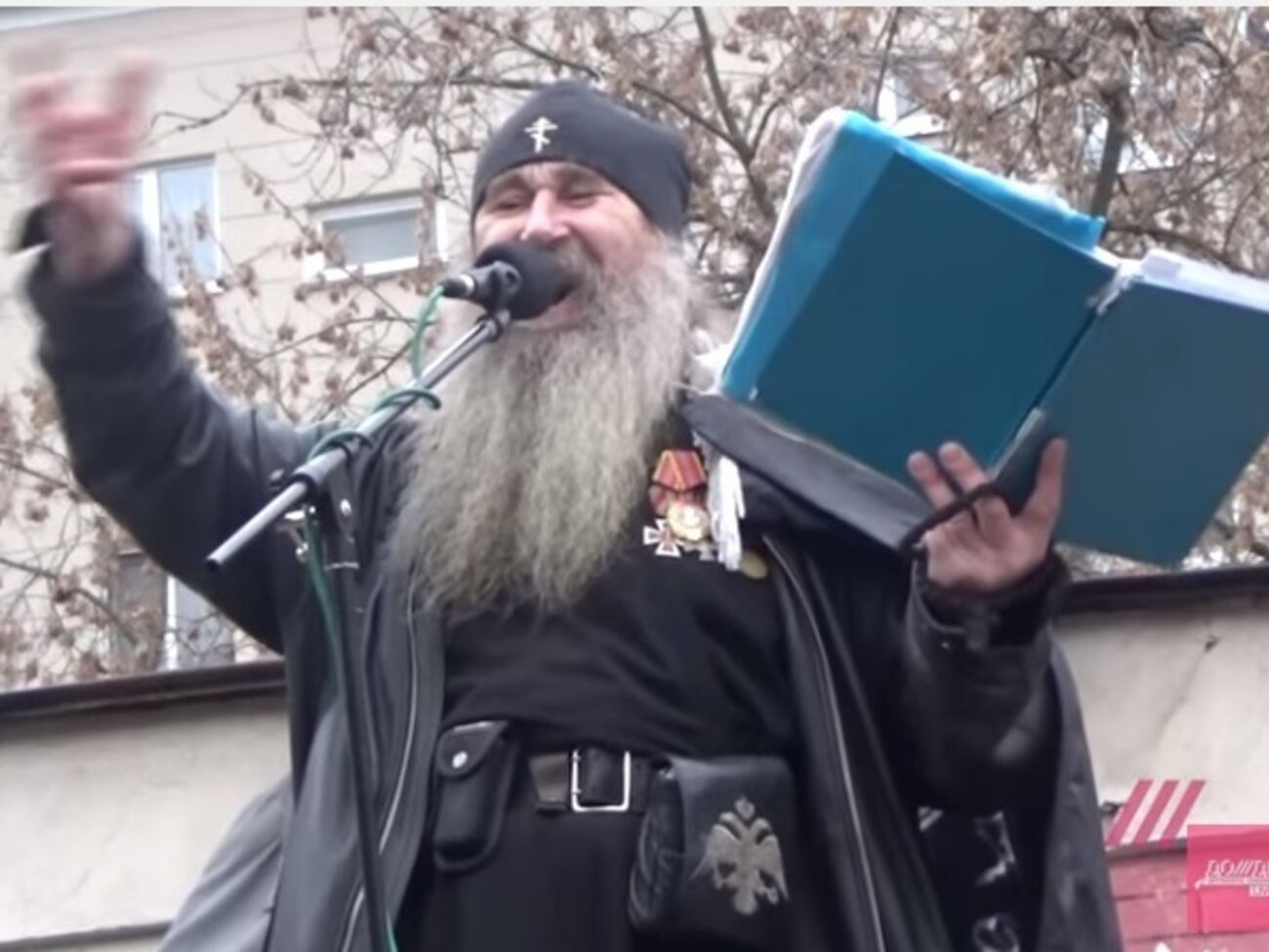 "Священник" спел о Донбассе