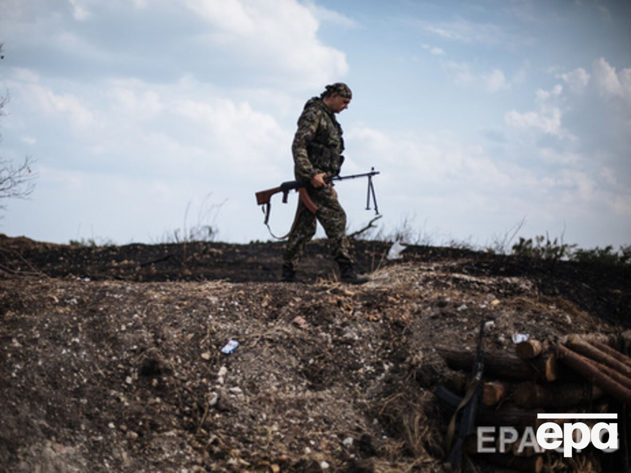 Штаб АТО: Несмотря на постоянные провокации, украинские военные продолжают помогать восстанавливать инфраструктуру Донбасса