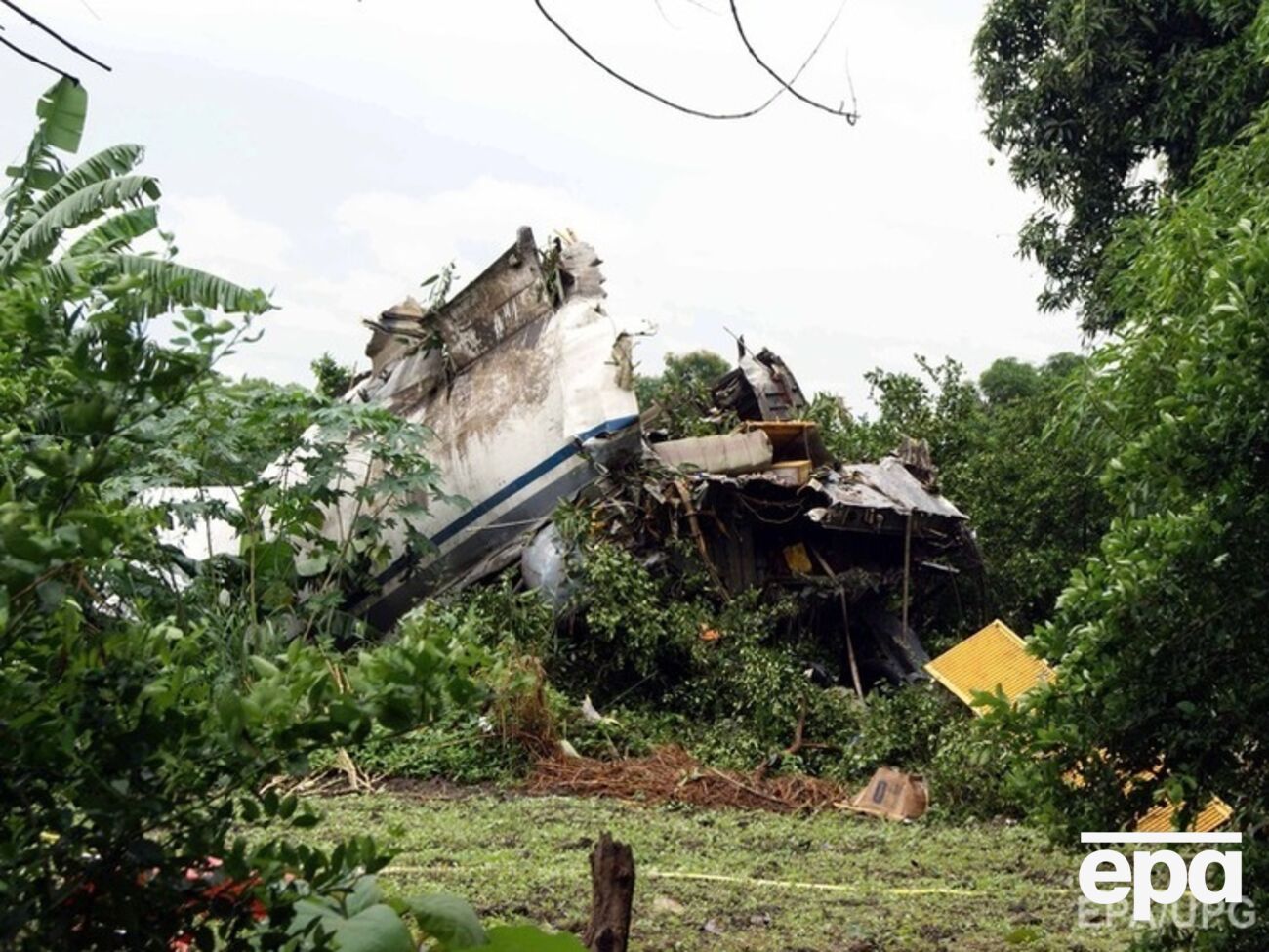 Разбившийся самолет эксплуатировался 44 года