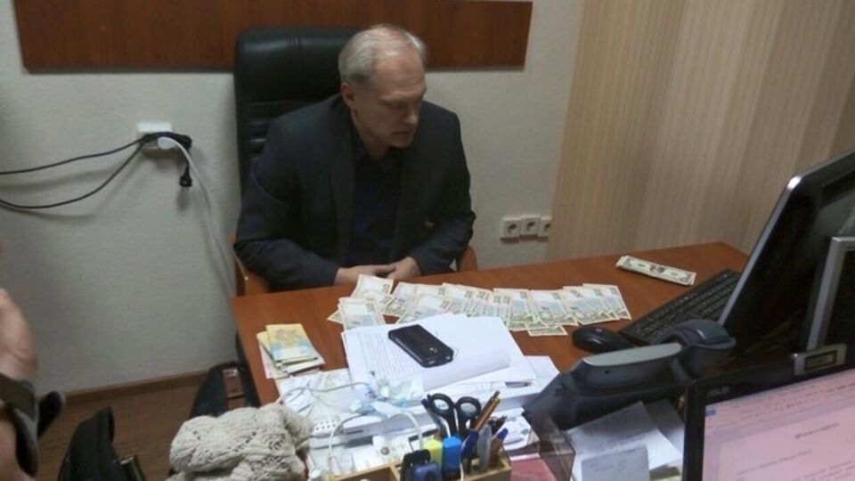 Следователи военной прокуратуры провели обыск в служебном кабинете чиновника Госфискальной службы