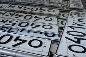 Правительство России заставляет крымчан заменить украинские номерные знаки автотранспорта российскими