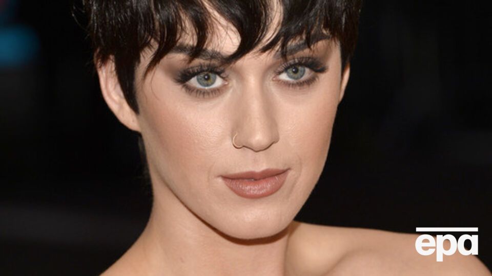 Основную часть дохода Перри заработала в туре Prismatic World Tour