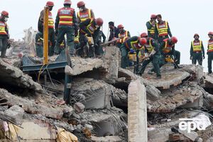 На месте происшествия работают более тысячи спасателей