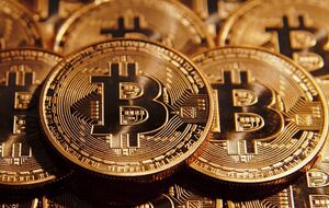 Цена криптовалюты биткоин достигла $490