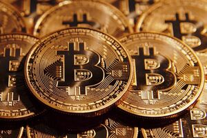 Цена криптовалюты биткоин достигла $490