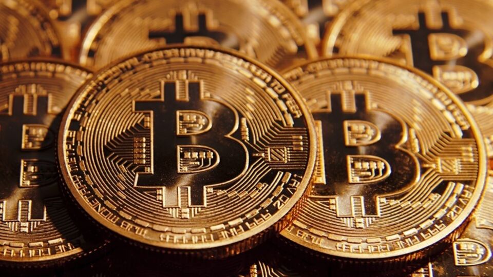 Цена криптовалюты биткоин достигла $490