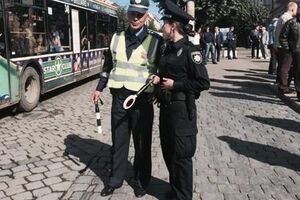 До конца следующего года старые удостоверения милиции остаются действующими