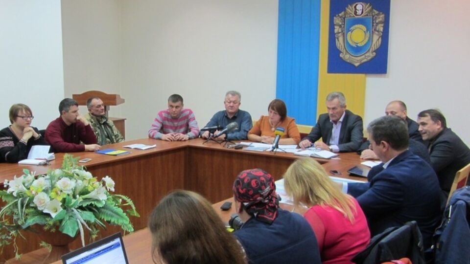 Семь политических сил считают, что областной избирком "насобирал" 10 тысяч голосов в пользу Оппозиционного блока, чтобы он преодолел 5%-ный барьер