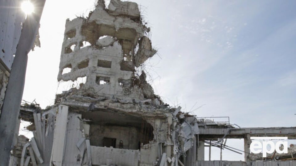 Хуг заявил о многочисленных взрывах в районе аэропорта